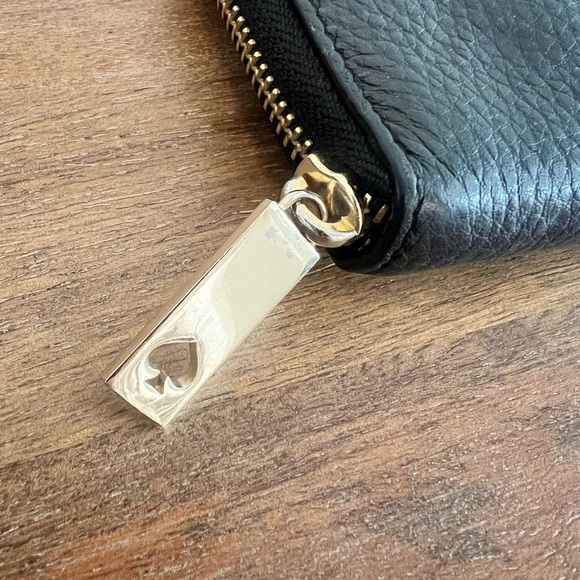 Kate Spade Zip Around Wallet. - Picture 16 of 16